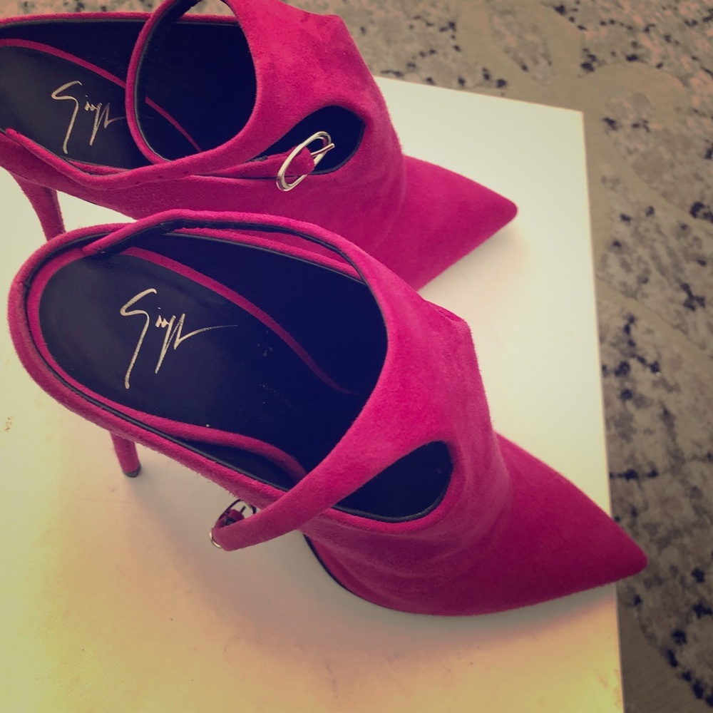 Brand new Giuseppe Zanotti fuchsia heels.